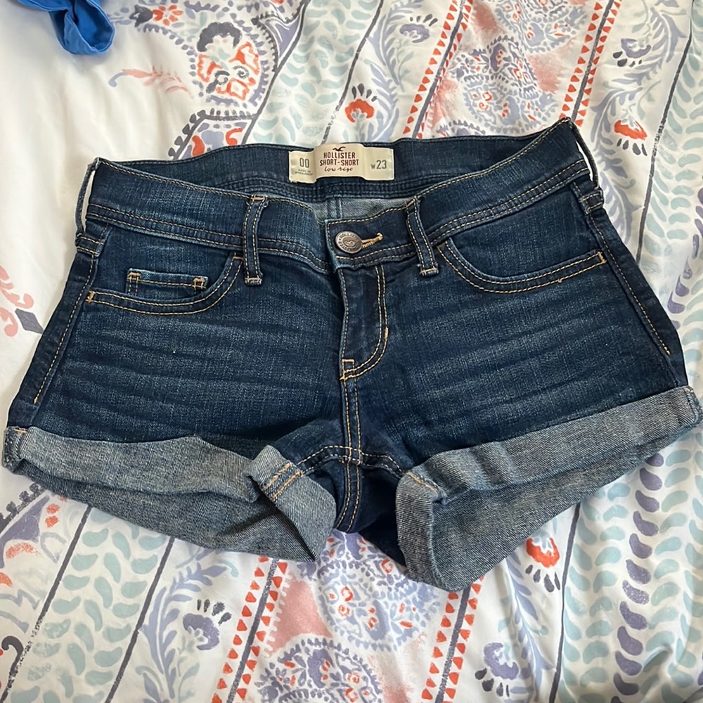 Dark wash Hollister Jean shorts size 00